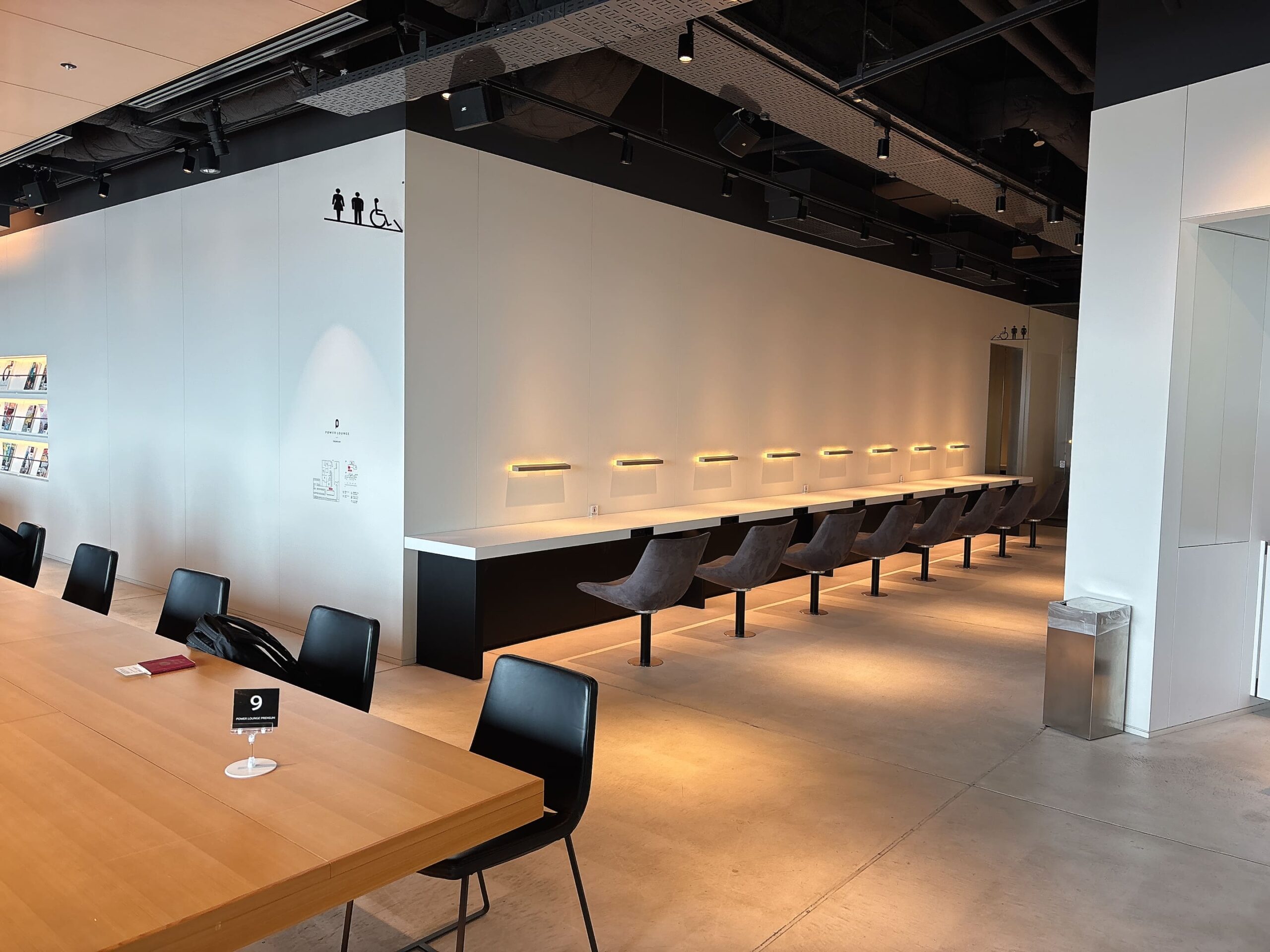 POWER LOUNGE PREMIUMの内観の様子