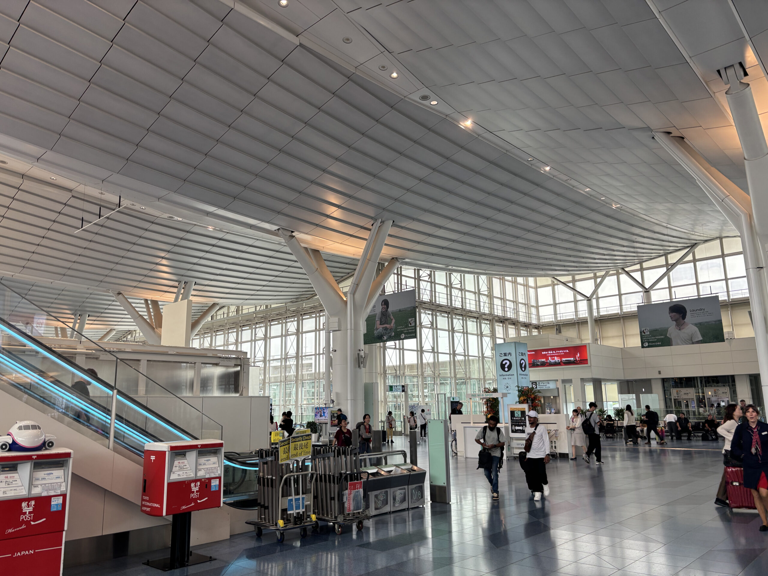 羽田空港第3ターミナル内観