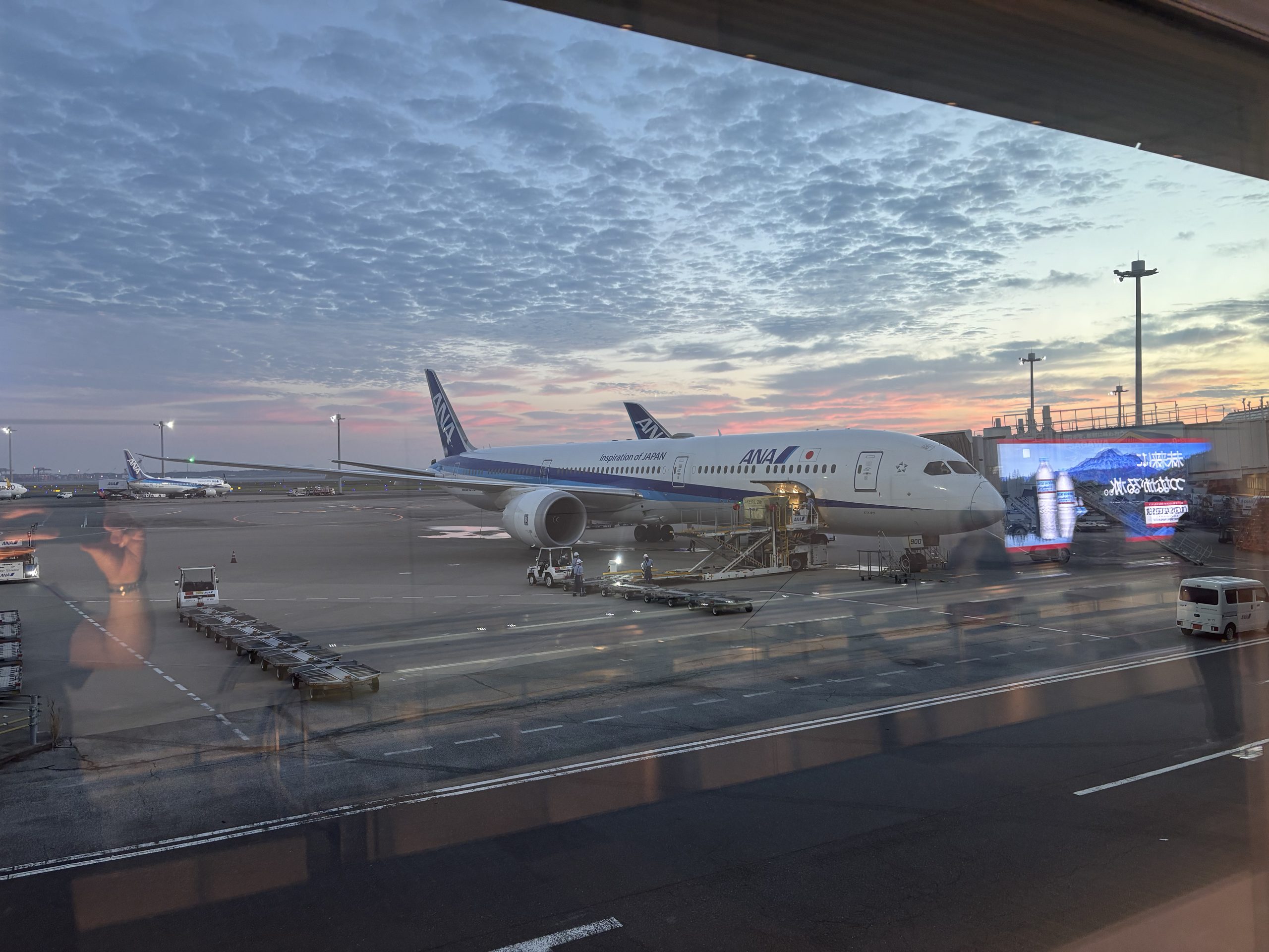 羽田空港に駐機しているANA機材