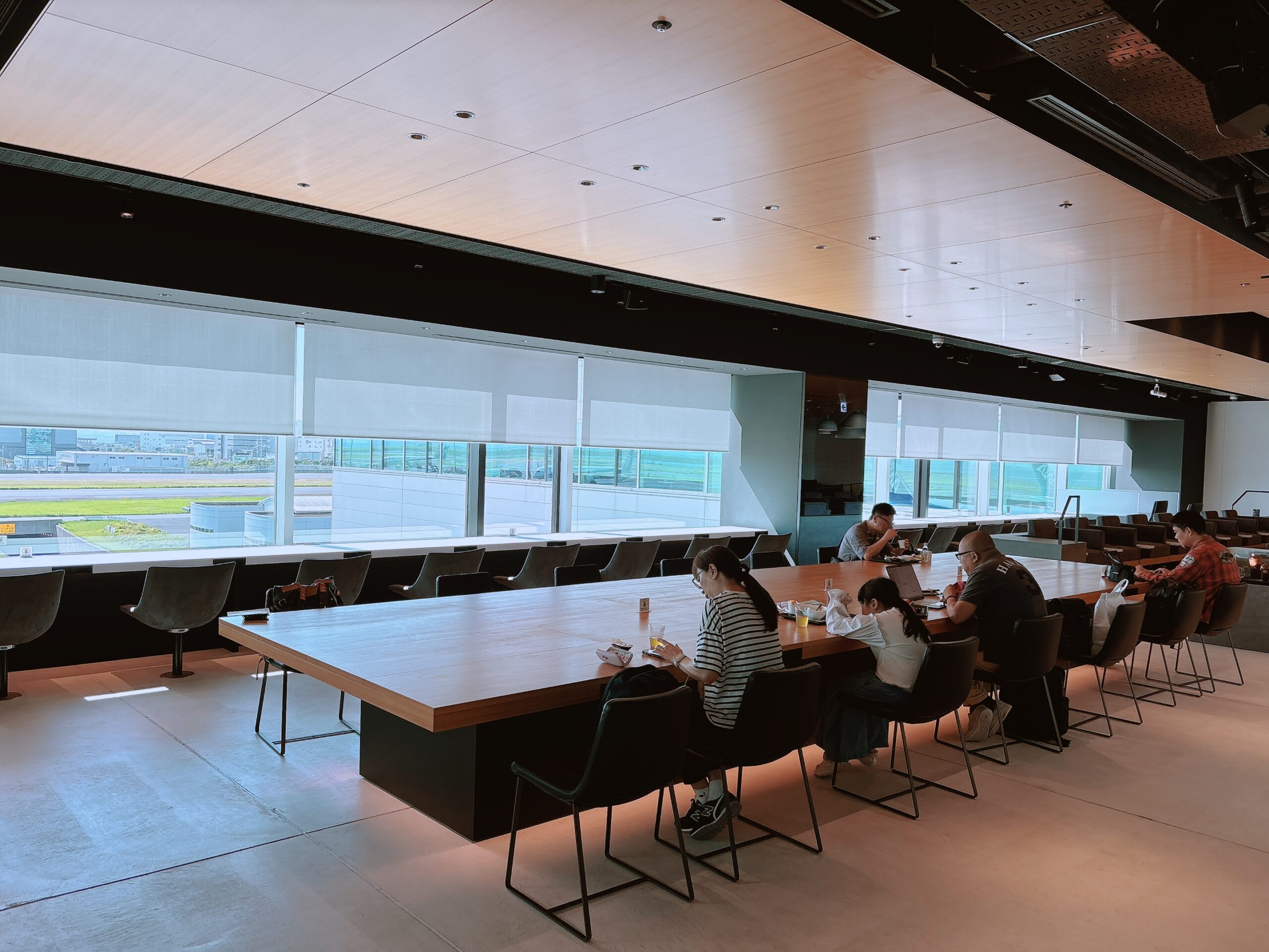 POWER LOUNGE PREMIUM内の様子